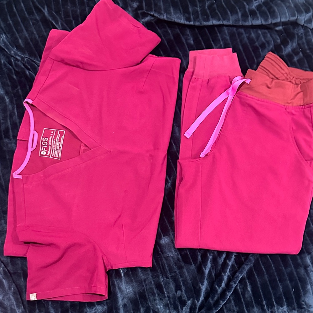 Figs maroon scrub set M top and SP bottom.